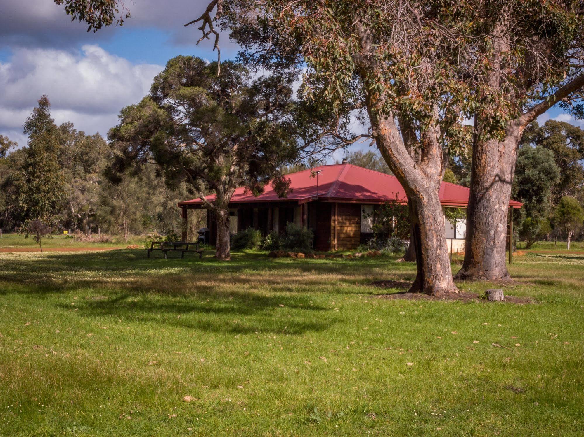 Dunsborough Rail Carriages And Farm Cottages Quindalup Екстер'єр фото
